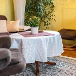 Ottow Apartment *